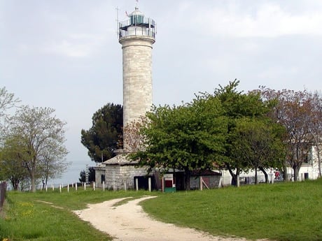 Lighthouse 32 Basanija photo 9