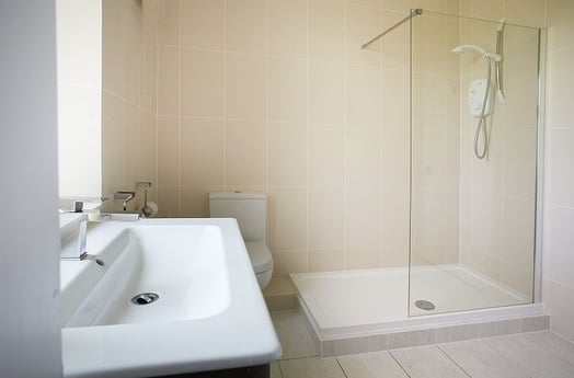 Baño fresco y limpio