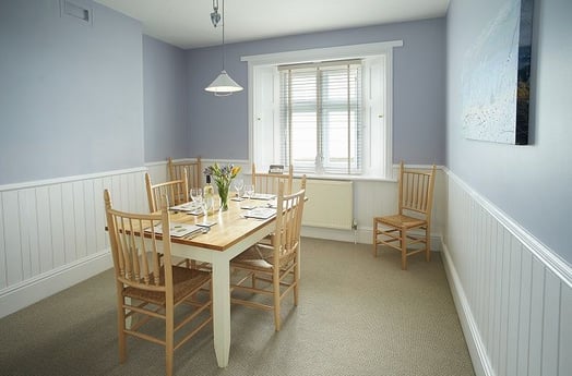 Dining room - light and airy
