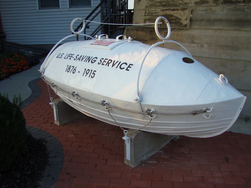 Light house saving vessel